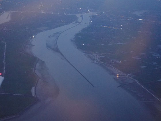 筑後川の導流堤　飛行機から見おろす
